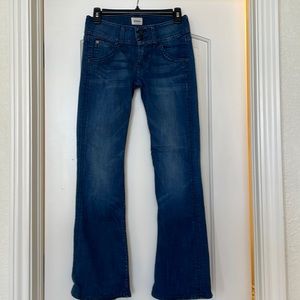 HUDSON original jeans. Excellent conditions size 24. I’m at 25- fit me snuggled